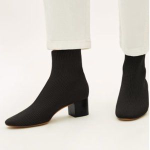 Everlane Glove Boot in Black. Size 8.